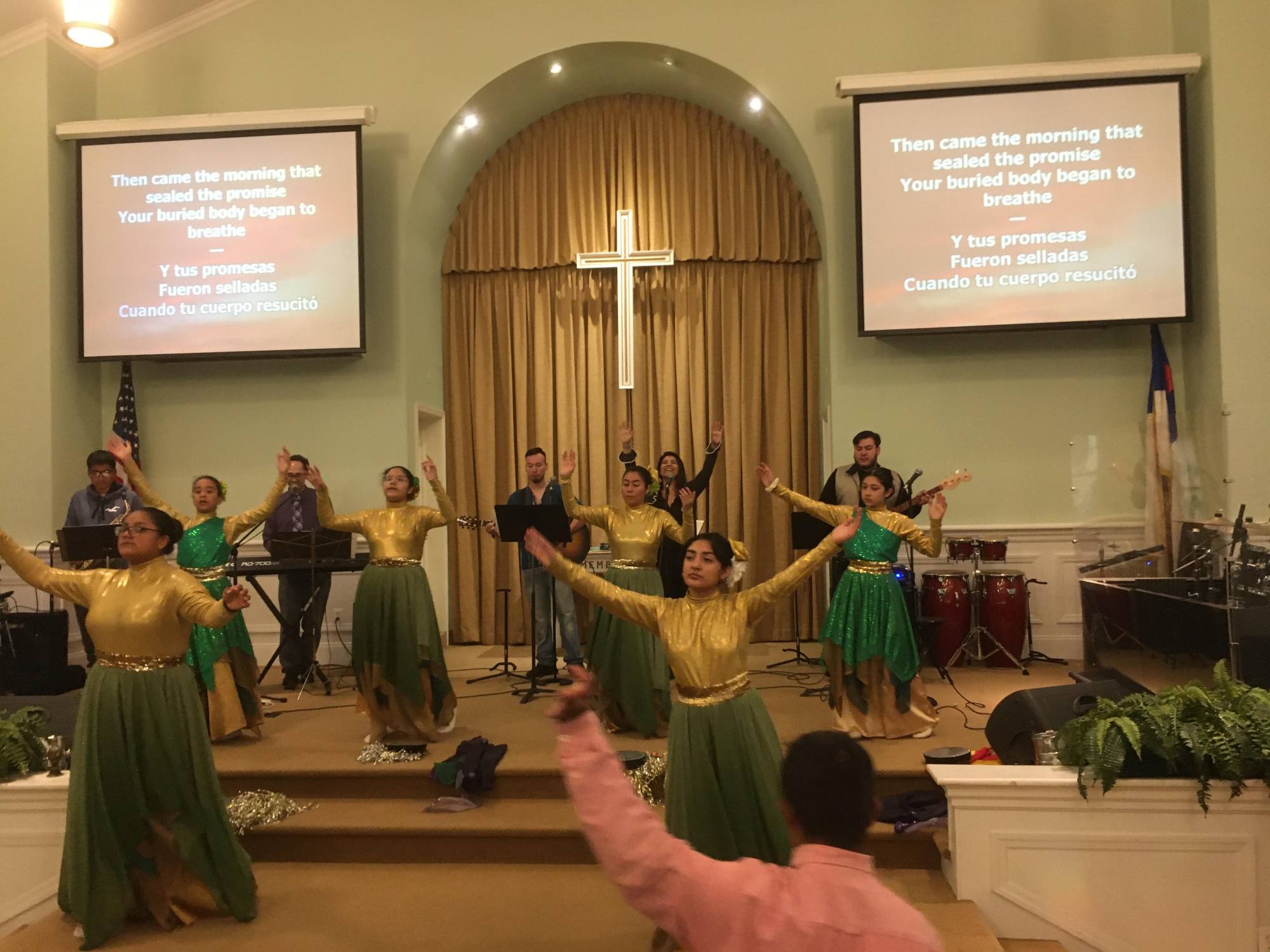 Servicio de Adoración Bilingüe de Toda la Iglesia