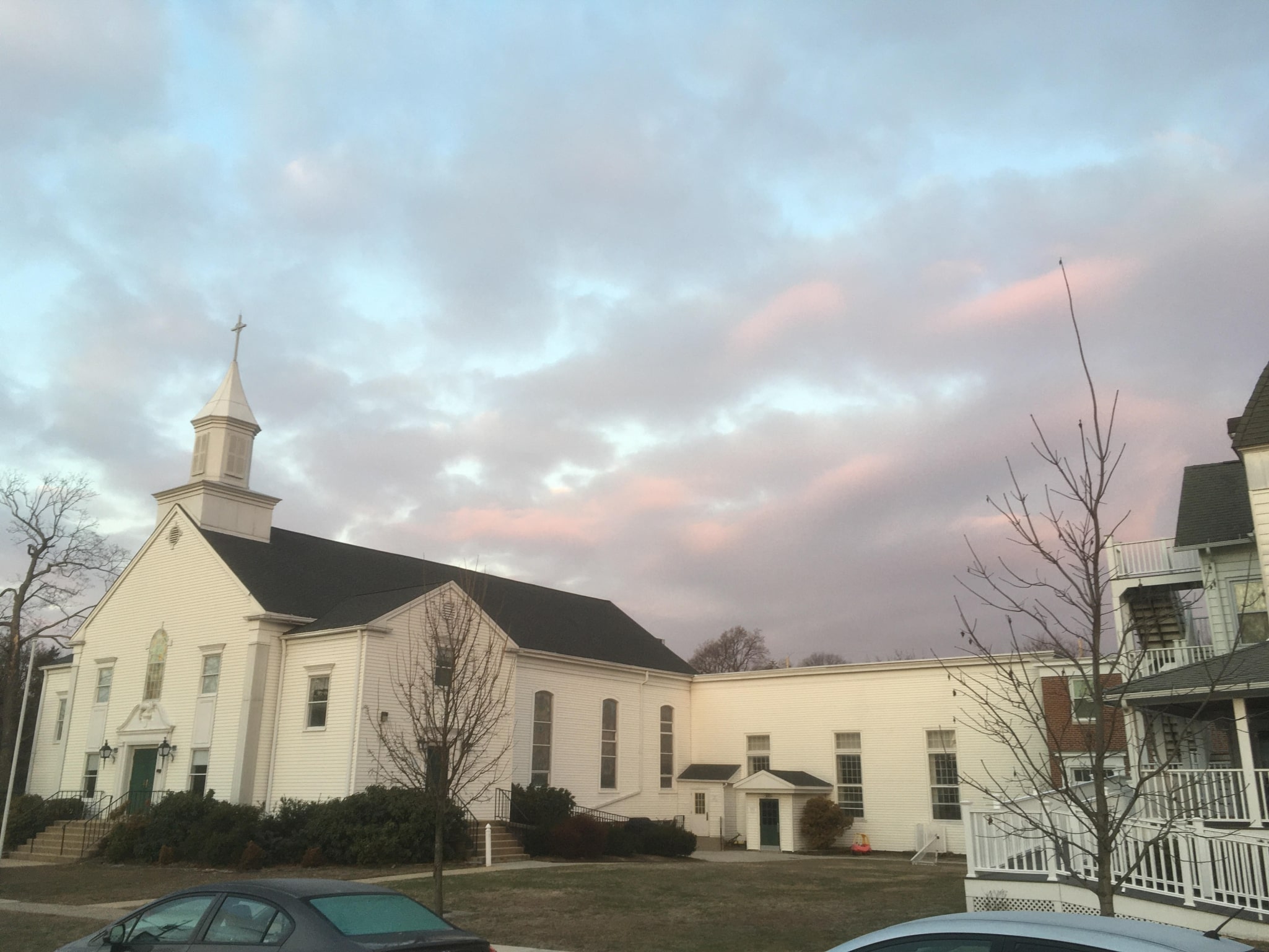 Iglesia al amanecer